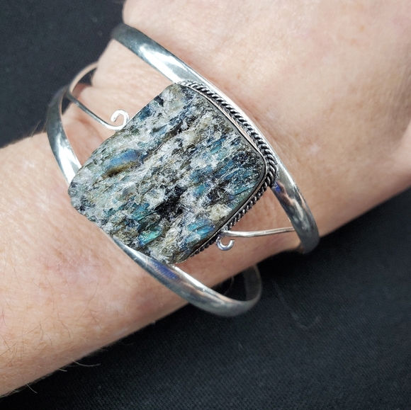New Spectrolite (Labradorite) Feldspar Rough 925 Silver Cuff Bracelet. - Picture 5 of 14